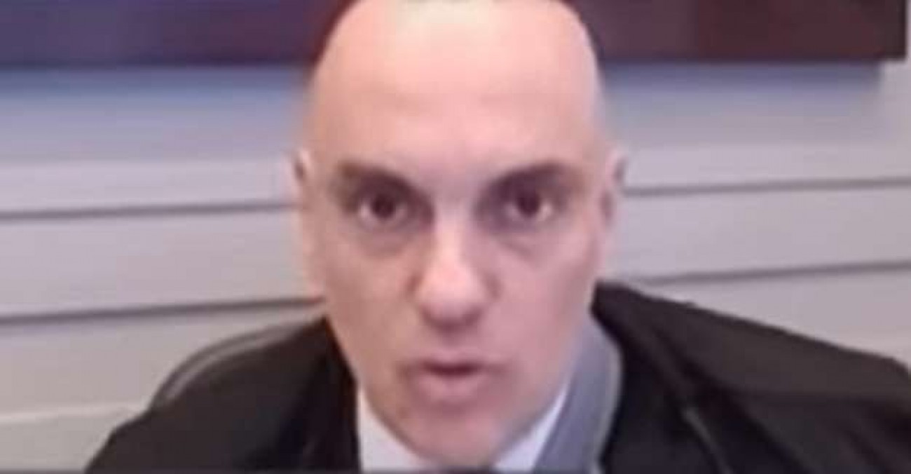 Com apenas um print, Carlos desmonta a farsa da decisão de Moraes