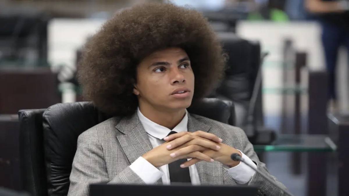 Deputado do PT choca a nação, assume uso de DROGAS e anuncia projeto bizarro para plantar maconha com bandidos!