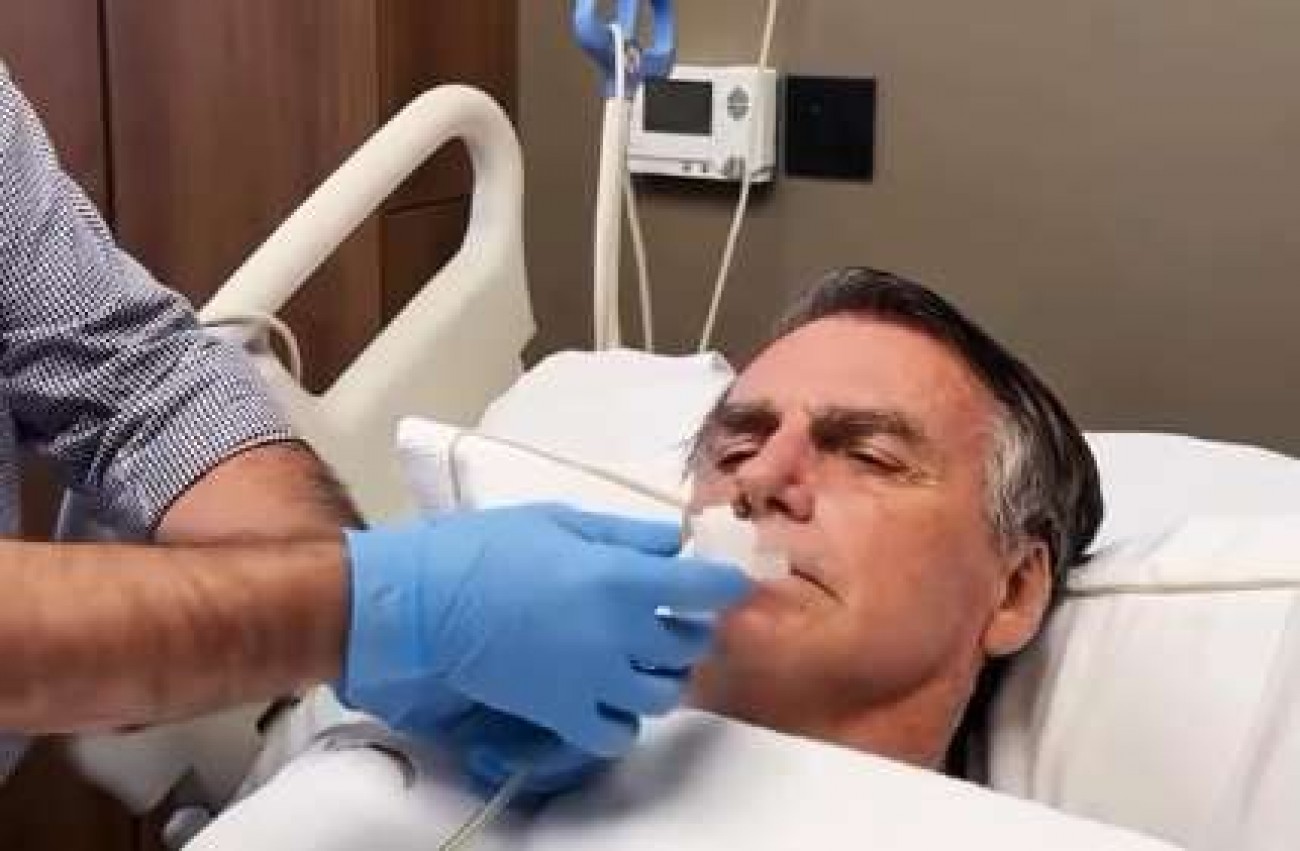 Em escancarada “humilhação”, Bolsonaro recebe protetores auriculares para suportar “ruído enlouquecedor”