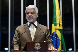 Humberto Costa aparece em 4º lugar na pesquisa e caminha para ser expurgado do Senado