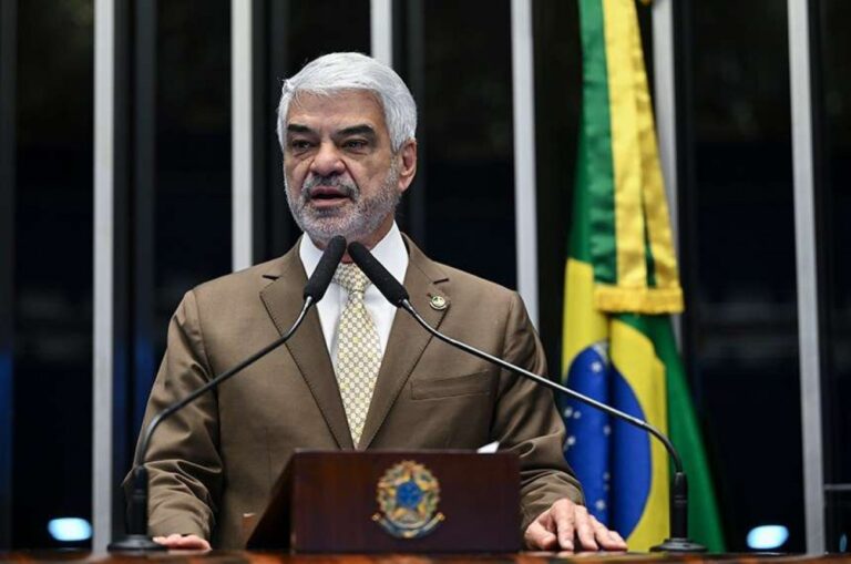 Humberto Costa aparece em 4º lugar na pesquisa e caminha para ser expurgado do Senado