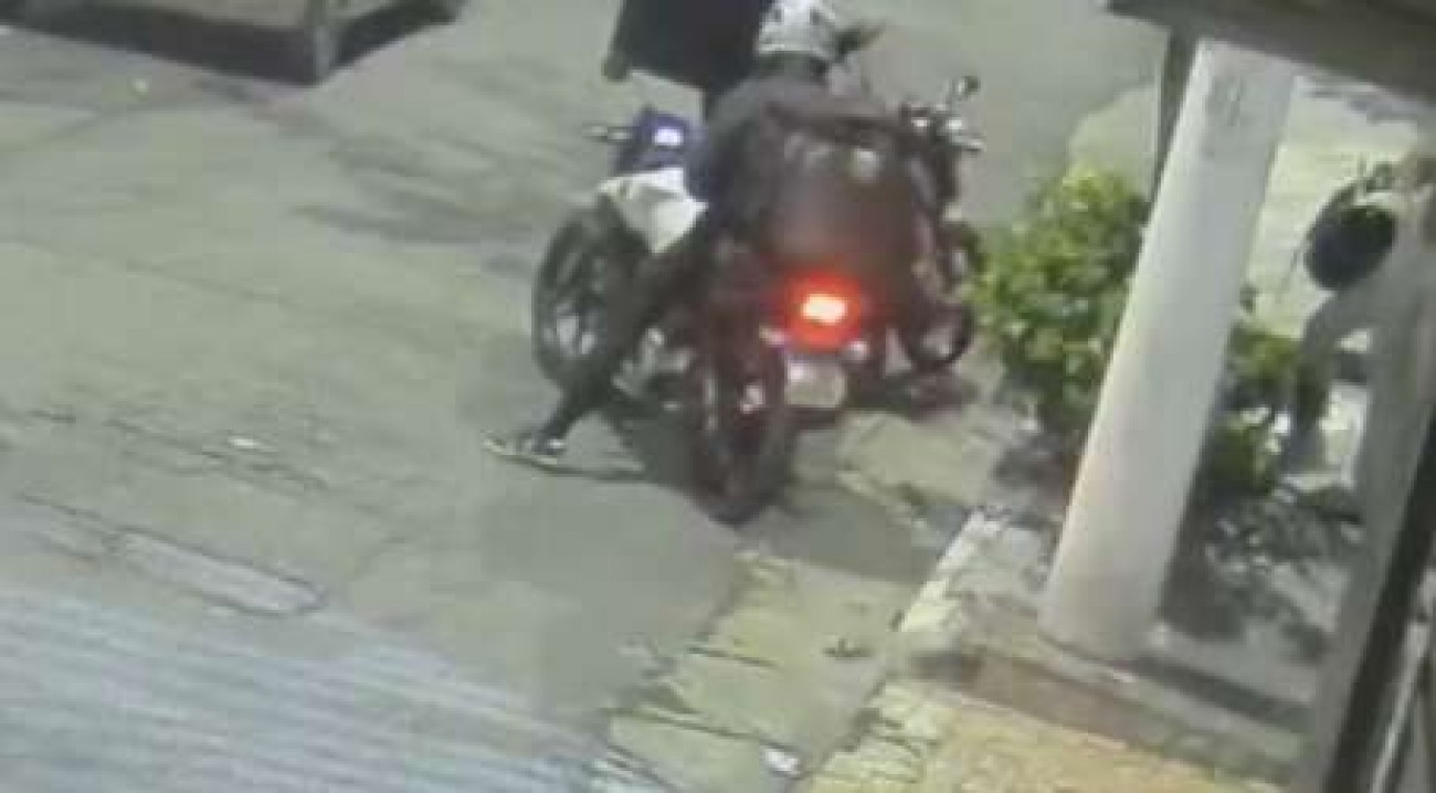 PM feminina reage a assalto e cancela CPFs de dois bandidos (veja o vídeo)