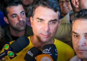 Flávio faz declaração bombástica envolvendo o pai e os presos políticos e enche o país de esperança