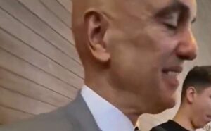 Moraes é encurralado e não consegue esconder o desconforto diante de uma simples pergunta (veja o vídeo)