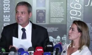 Lindbergh sente e se manifesta após nova pesquisa Datafolha terrível para Lula