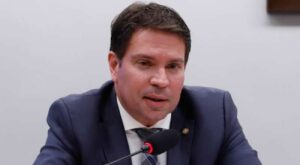 Ludmila Lins Grilo acaba com as fofocas da esquerda sobre suposta prisão de Ramagem