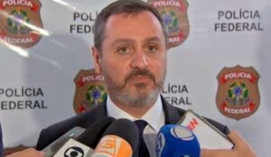 Diretor da PF diz que prisão de Ramagem foi em cooperação com a PF e é desafiado a mostrar documento