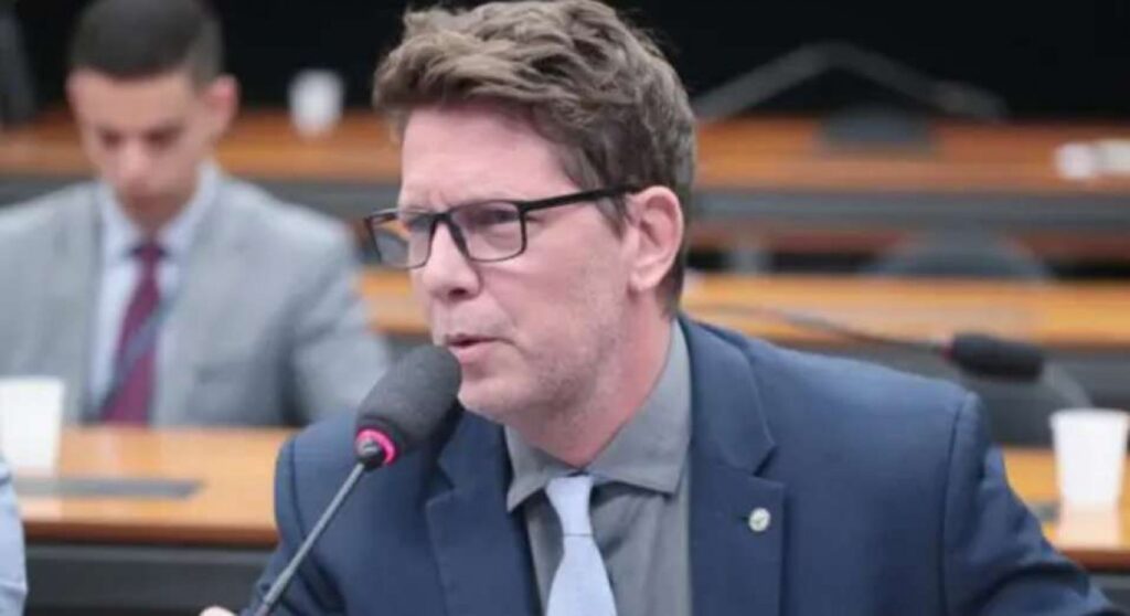 URGENTE: Deputado Mario Frias passa mal e é hospitalizado