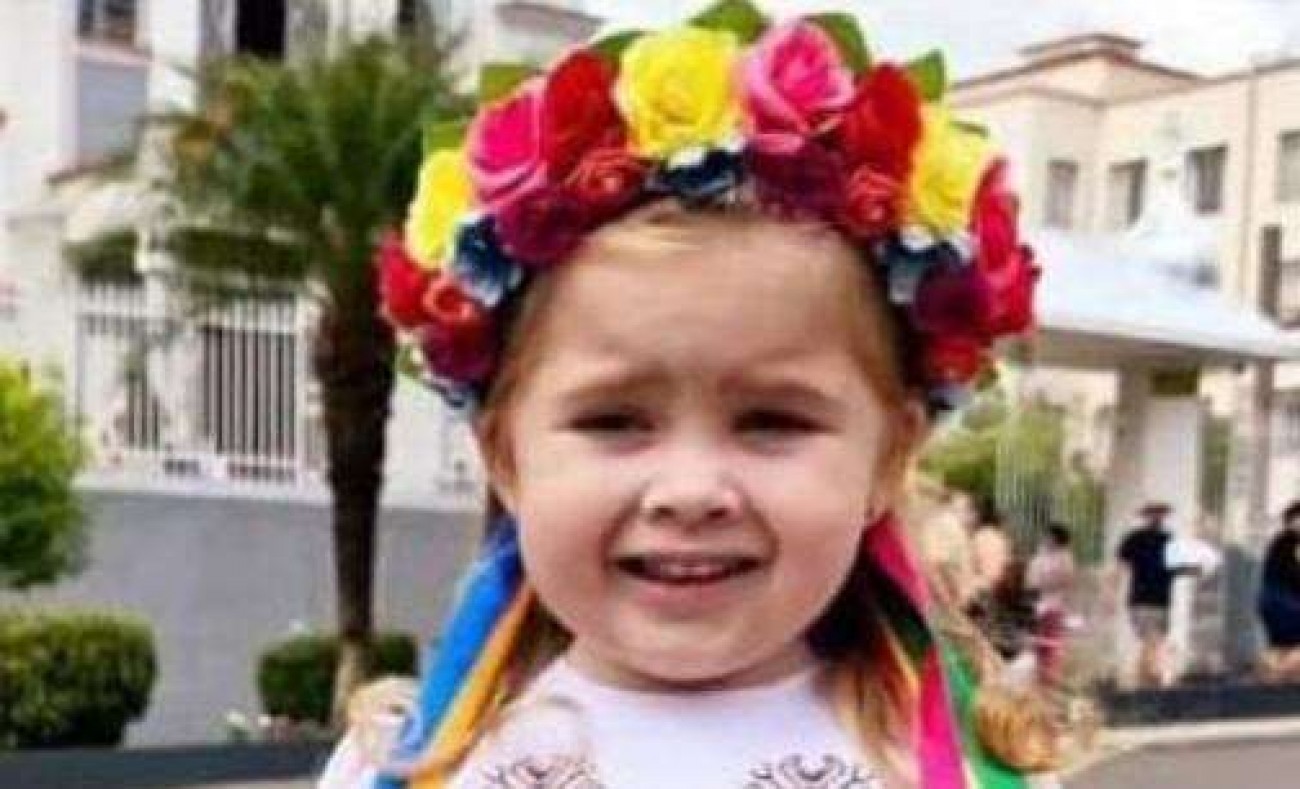 Trave de futebol cai e mata criança de 3 anos durante atividade recreativa em escola