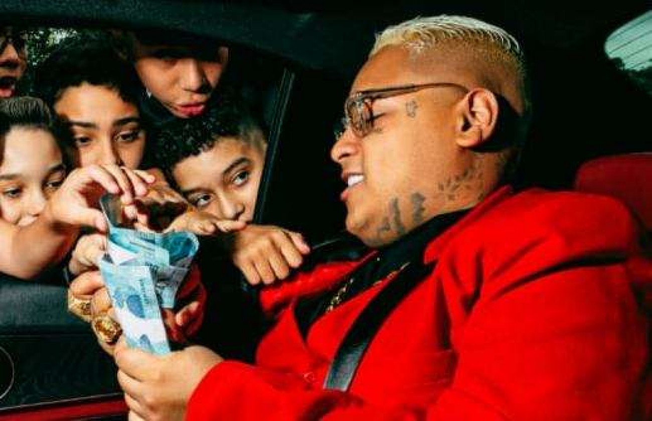 Vovó de cantor foi usada como laranja e testa de ferro em esquema criminoso bilionário, diz PF