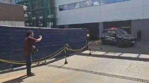 URGENTE: Sob escolta, Vorcaro deixa a prisão e vai a Hospital