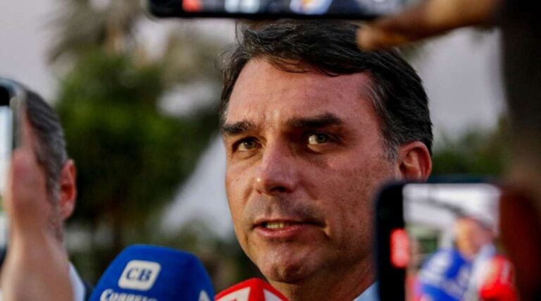 Indicação de novo ministro do STF pode ficar para Flávio