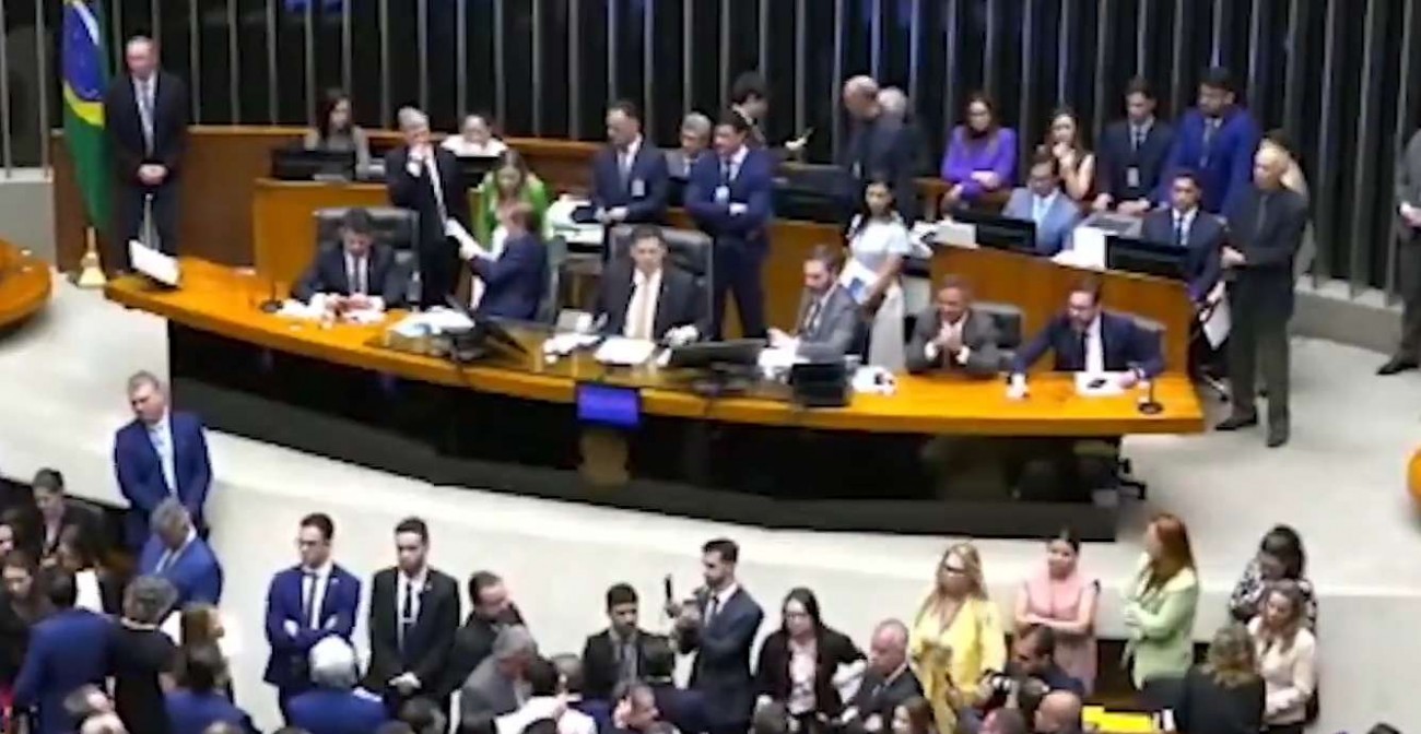 URGENTE: Confusão toma conta do Congresso
