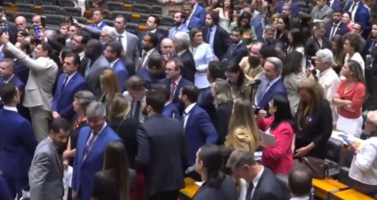URGENTE: Congresso derruba veto e impõe nova derrota de Lula em menos de 24h