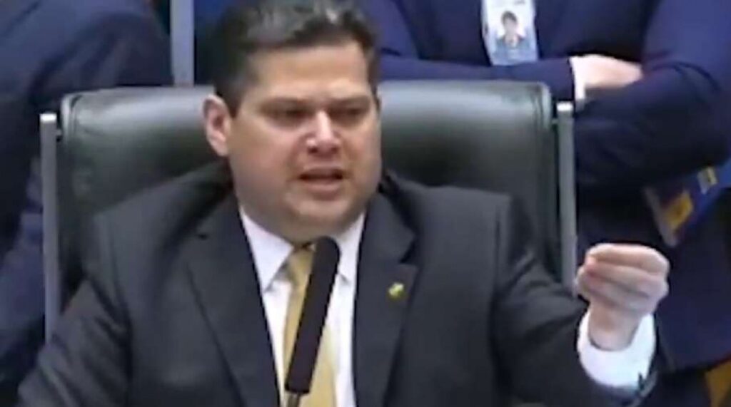 URGENTE: Alcolumbre finalmente sinaliza impeachment de ministros do STF