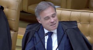 A estranha publicação de André Mendonça…