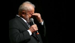 Lula perde o controle e base esfacela
