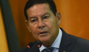 Mais um flagrante de traição do General Mourão
