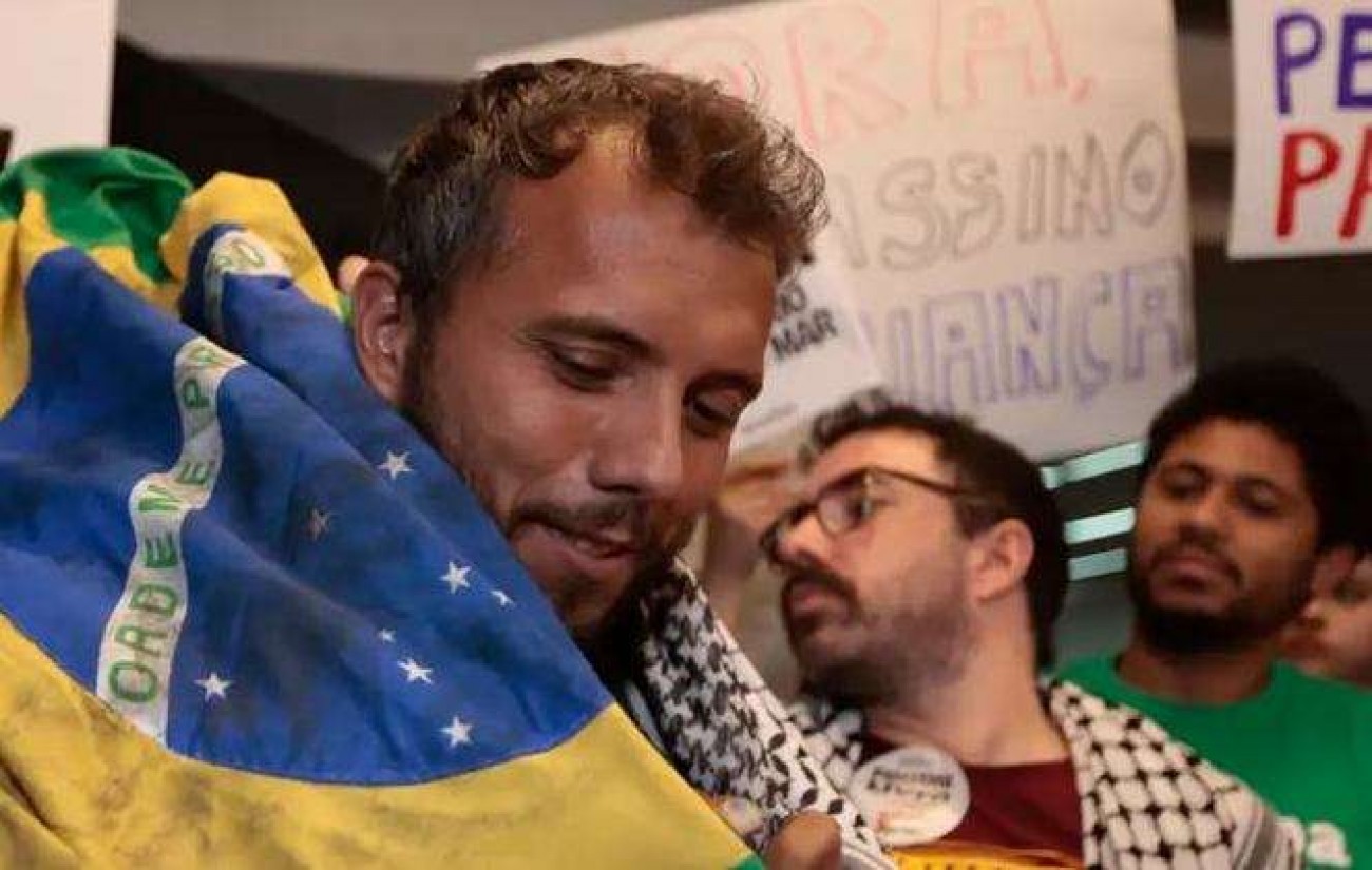 Ativista brasileiro de esquerda é preso pelo governo de Israel