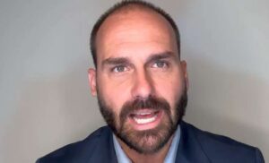 PL prepara um lugar para Eduardo em seu retorno ao Brasil