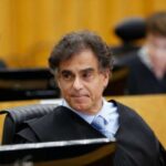 Presidente de tribunal que se declarou vermelho agora diz que é imparcial