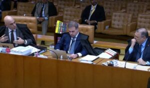 Novo documento praticamente sela destino de Moraes e impeachment pode ser decretado