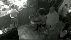 Surgem novas revelações do episódio de violência protagonizado por famoso cantor em restaurante carioca (veja o vídeo)