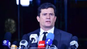 Cármen Lúcia dá 5 dias a Moro