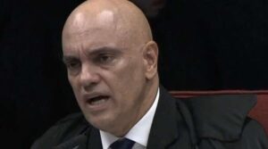 Com uma canetada, Moraes acaba de escarrar na cara do povo e do Congresso