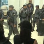PM acaba com a inacreditável farra de estudantes no prédio da USP (veja o vídeo)