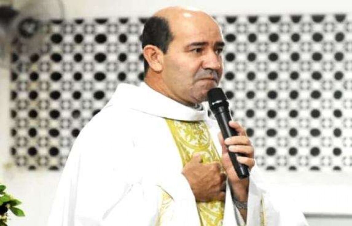 Padre reza missa do Dia das Mães, tem mal súbito em seguida, morre e causa enorme comoção