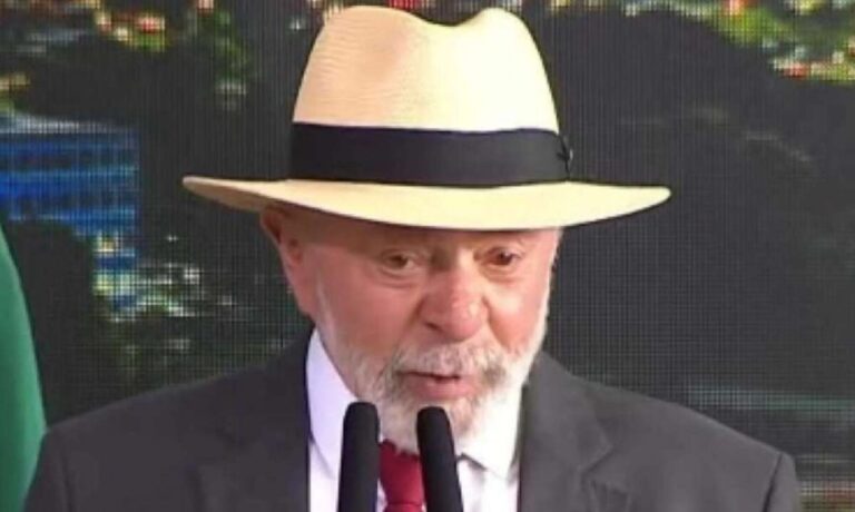 Depois de cobrar a taxa das blusinhas durante quase toda a sua gestão, Lula zera a poucos meses da eleição