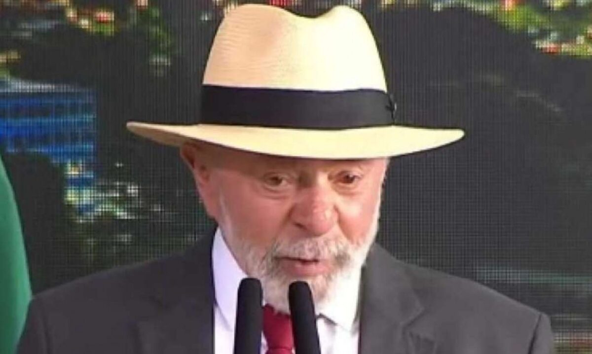 Depois de cobrar a taxa das blusinhas durante quase toda a sua gestão, Lula zera a poucos meses da eleição