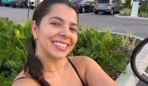 Brasileira posta vídeo com brincadeira com o filho nos EUA e é surpreendida por ordem de prisão