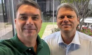 A importante manifestação de Tarcísio em defesa de Flávio
