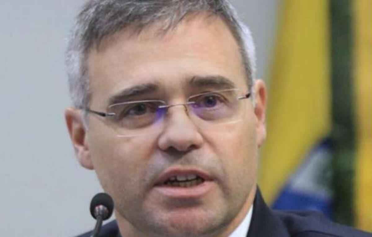 URGENTE: Preso em Dubai por ordem de Mendonça chega ao Brasil