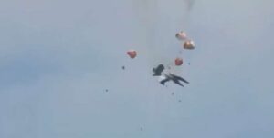 URGENTE: Aviões colidem no ar (veja o vídeo)