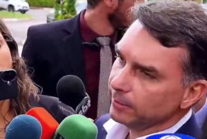 Tática usada em nova pesquisa foi devastadora para Flávio