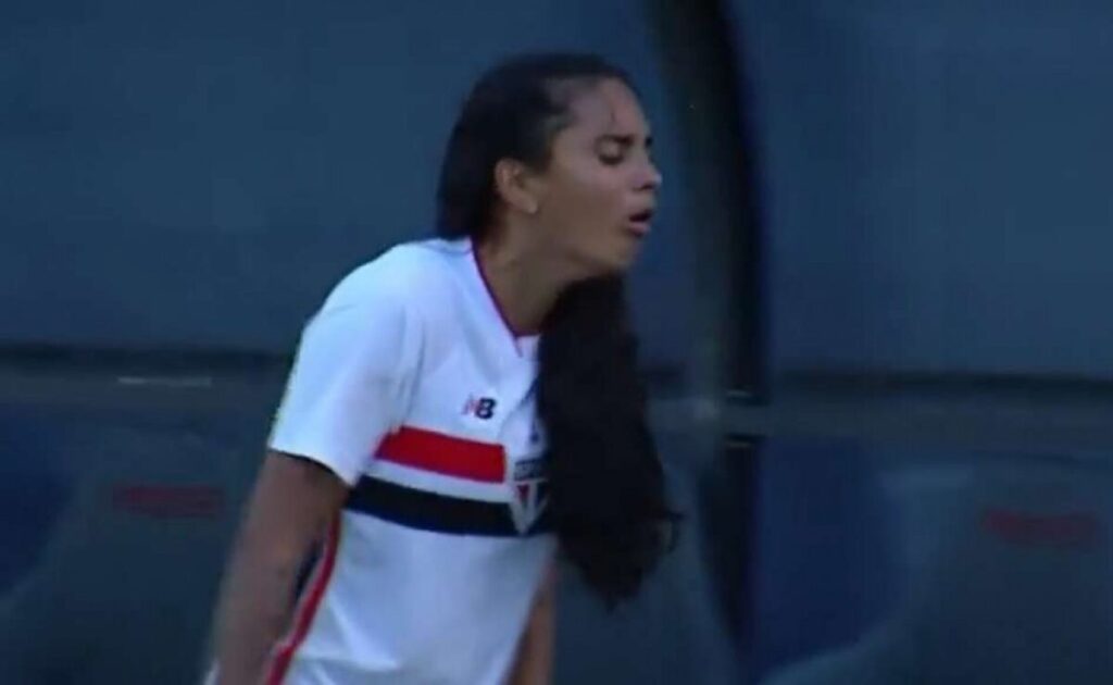 Jogadora do São Paulo sub-20 diz que sofreu misoginia, chora e jogo é paralisado: Biscate (veja o vídeo)