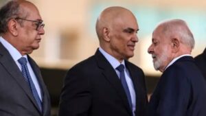 Às vésperas da eleição, Lula amplia controle sobre redes sociais e Gilmar aplaude descaradamente