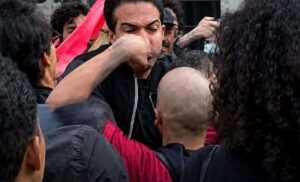 O débil protesto dos estudantes da USP: A turma que culpa o sistema capitalista pela concentração de renda quer mais dinheiro…