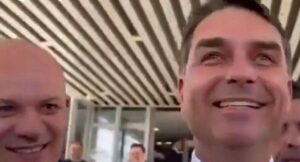 Flavio ironiza repórter esquerdista e gargalhadas dão lição na imprensa tendenciosa (veja o vídeo)