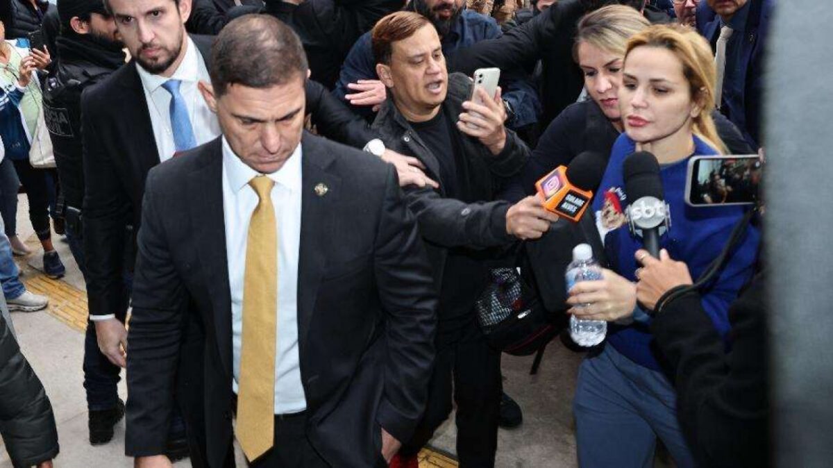 Deolane passa por audiência de custódia e Justiça toma decisão sobre a sua prisão