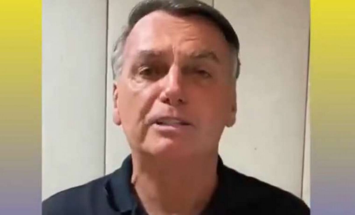 Jornalista faz ataque sórdido a Bolsonaro e Carlos não perdoa