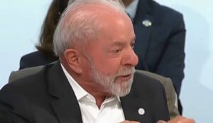 Às vésperas da eleição, Lula inicia um inesperado tratamento contra o câncer