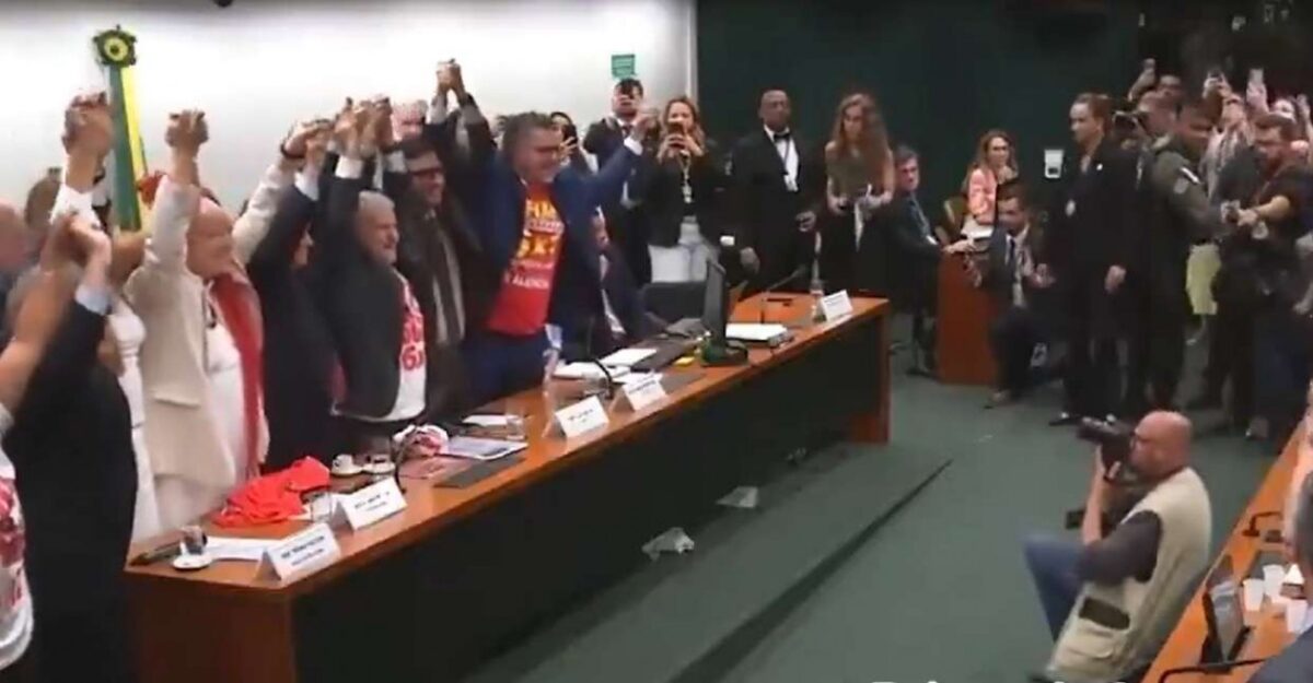 URGENTE: Fim da escala 6×1 é aprovada na Comissão da Câmara