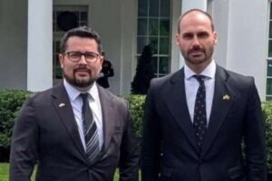 O blogueiro e o chapista desmoralizam a esquerda e chegam ao centro do poder mundial