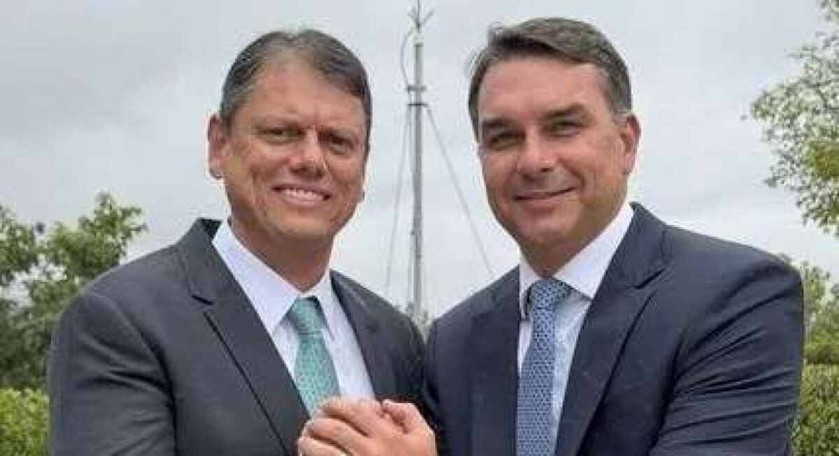 Tarcísio enaltece o incrível trabalho de Flávio que atingiu os terroristas do PCC e CV