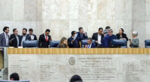 Assessora do PT é exonerada da Câmara de SP após ser flagrada