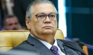 Flávio Dino se manifesta após acidente grave que sofreu em casa